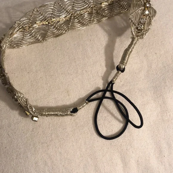 💎 Amazing jeweled headband. Amazing gold wire detail for ultimate Queen vibes. - Picture 15 of 16